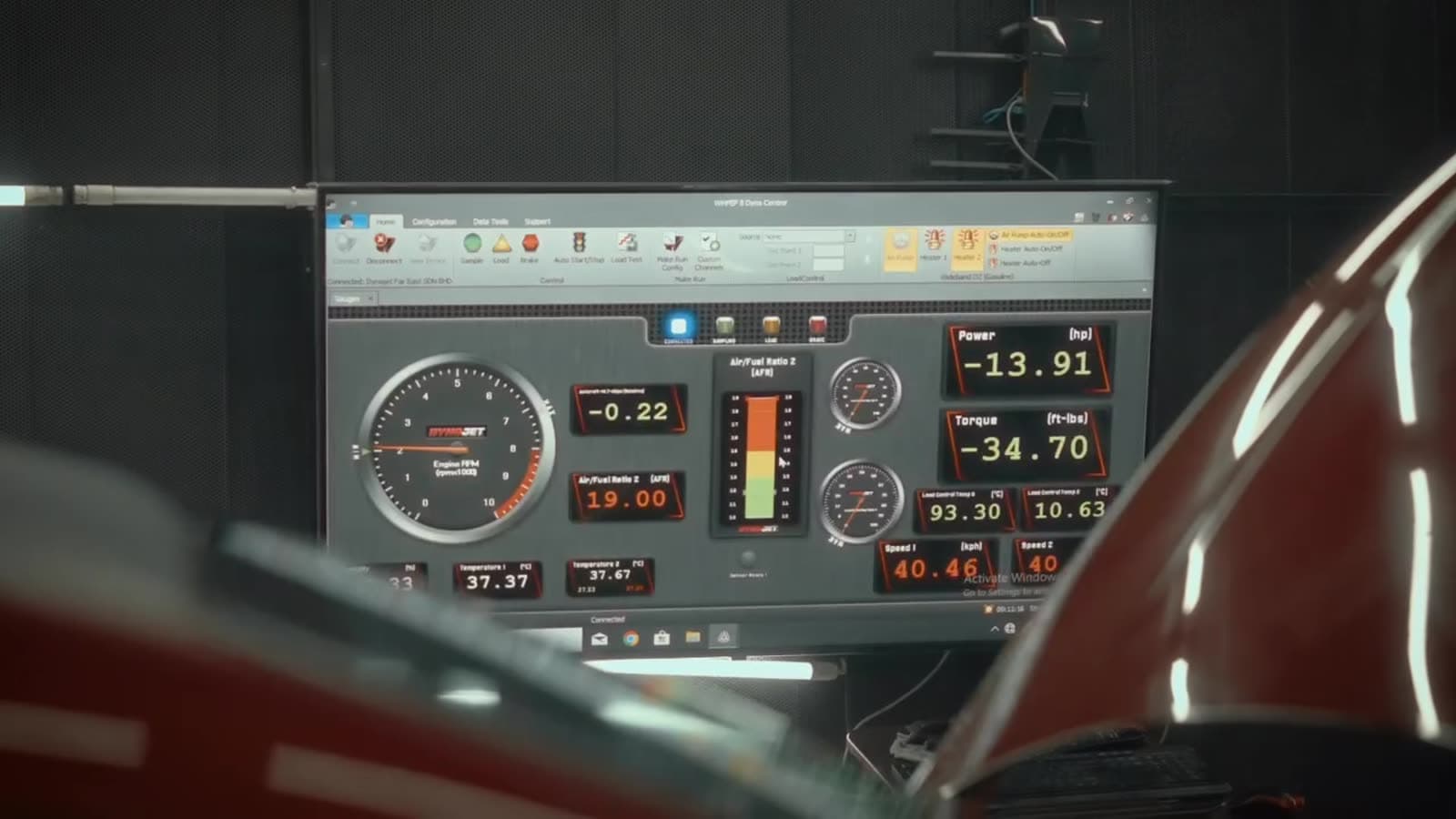 The dyno software showing live power and torque
